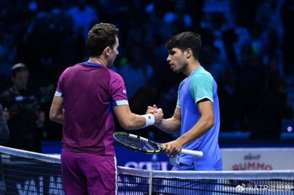 ATP总总决赛 兹维列夫赢开门红 阿尔卡拉斯爆冷输球