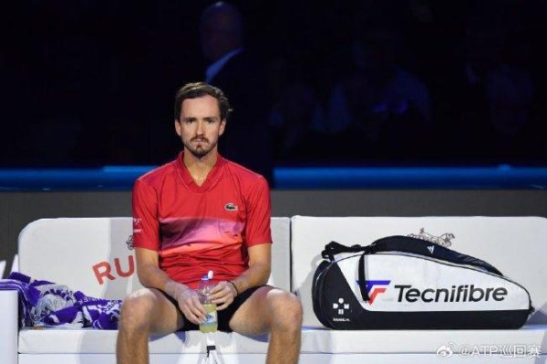 ATP总总决赛 梅德韦德夫0-2弗里茨 辛纳收获开门红