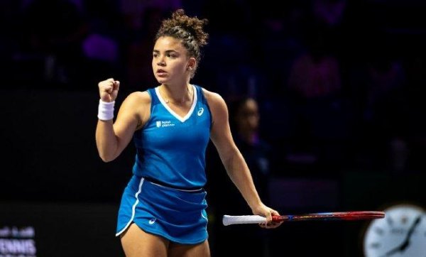 WTA总总决赛  鲍里妮2-0莱巴金娜 女双头号种子遭反转