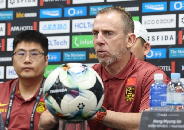 以守为主！北青：国足东亚杯对阵日本酝酿变阵5后场球员