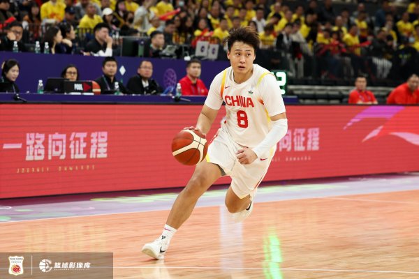 探长：中国男篮昨天就抵达荷兰 准备与后者国家队的两场赛前热身  赛
