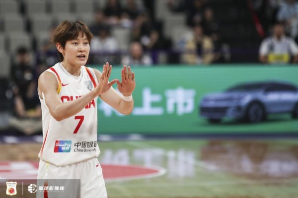 媒体人：希望杨力维和王思雨再打两年 下一届弥补主场作战  丢冠的遗憾