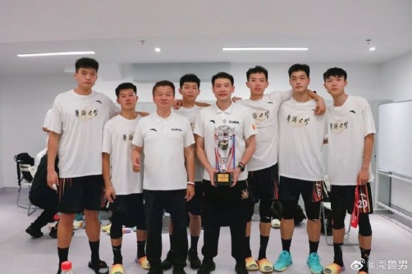 邢尊明:华大男篮招生不如清北等 看中的学生985一个招呼就能撬走