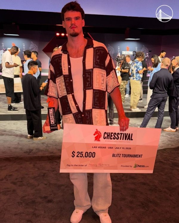 ♟波斯特战胜一众球员夺国际象棋第一名   25000美元捐给慈善机构