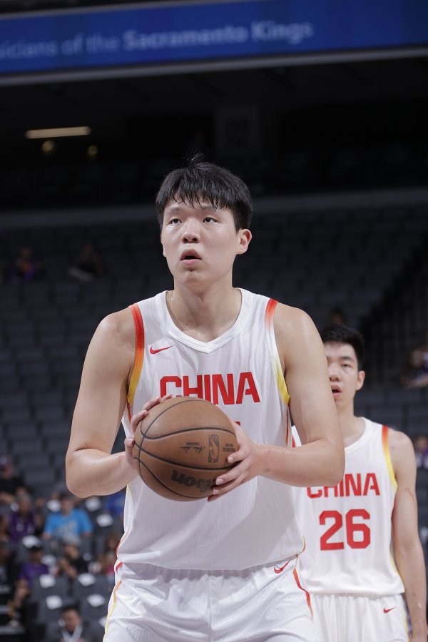 由于周琦情况待定 中国男篮更需杨瀚森在五号位位置扮演更重的角色