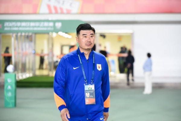 鲁媒：泰山24人参加合练五外援都可出场 韩鹏时刻关注B队赛事