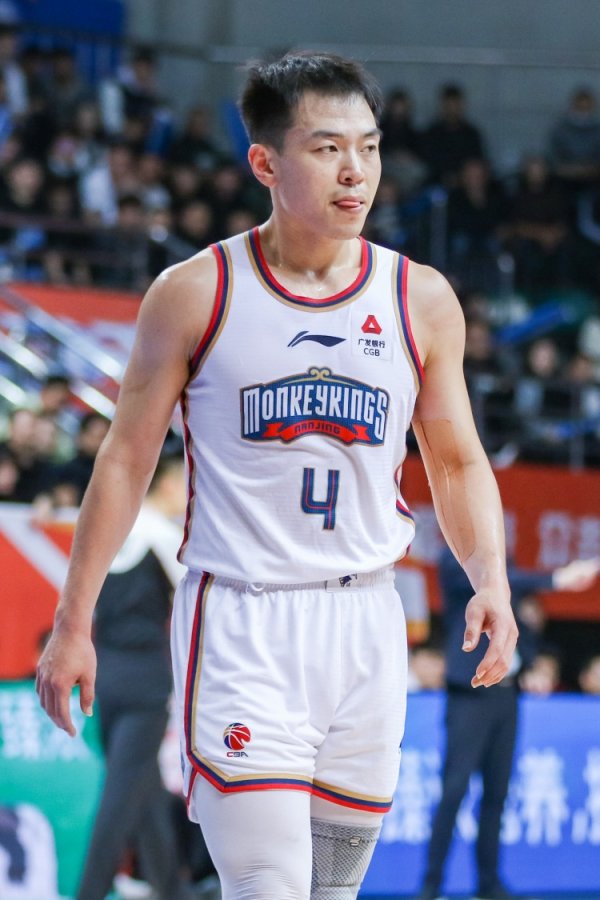 ：同曦已经与后场球员邬挺嘉达成2年续约协议