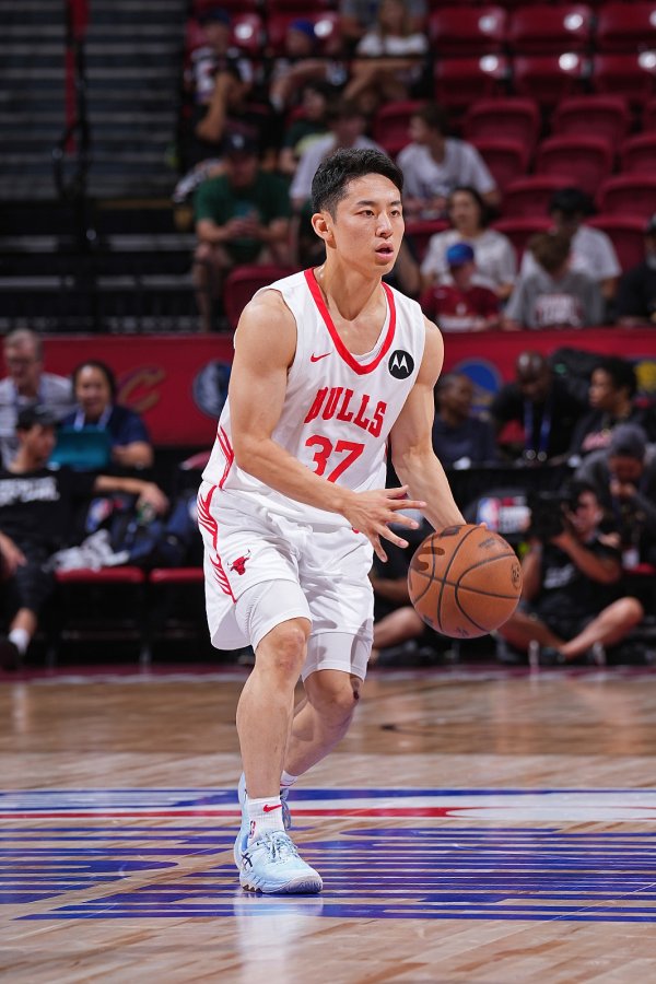 媒体人:河村与公牛签下双向合同 亚洲杯就见不到他了!