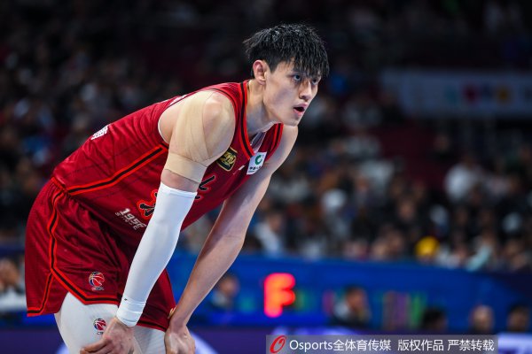 美记：曾凡博的篮球赛  路与众不同 他打破了外界对中国球员刻板印象