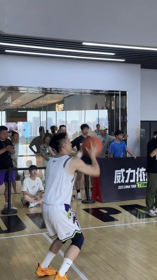 丁威迪中国行——艾特钟显超：跟着丁威迪练习  是种什么感受