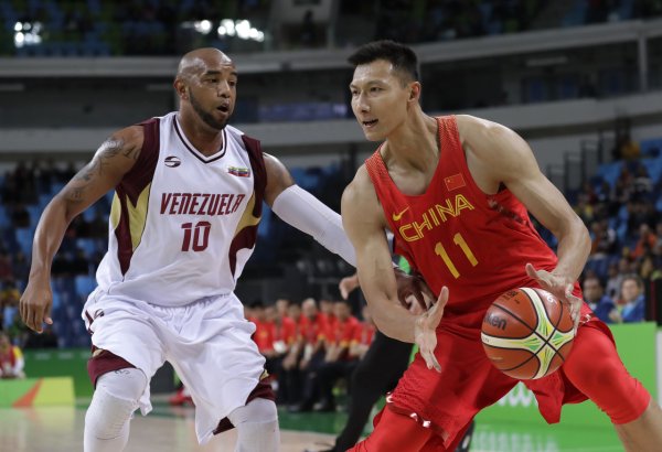 中国男篮世界大赛没赢过委内瑞拉 19年身高占优下篮板球  被爆21个