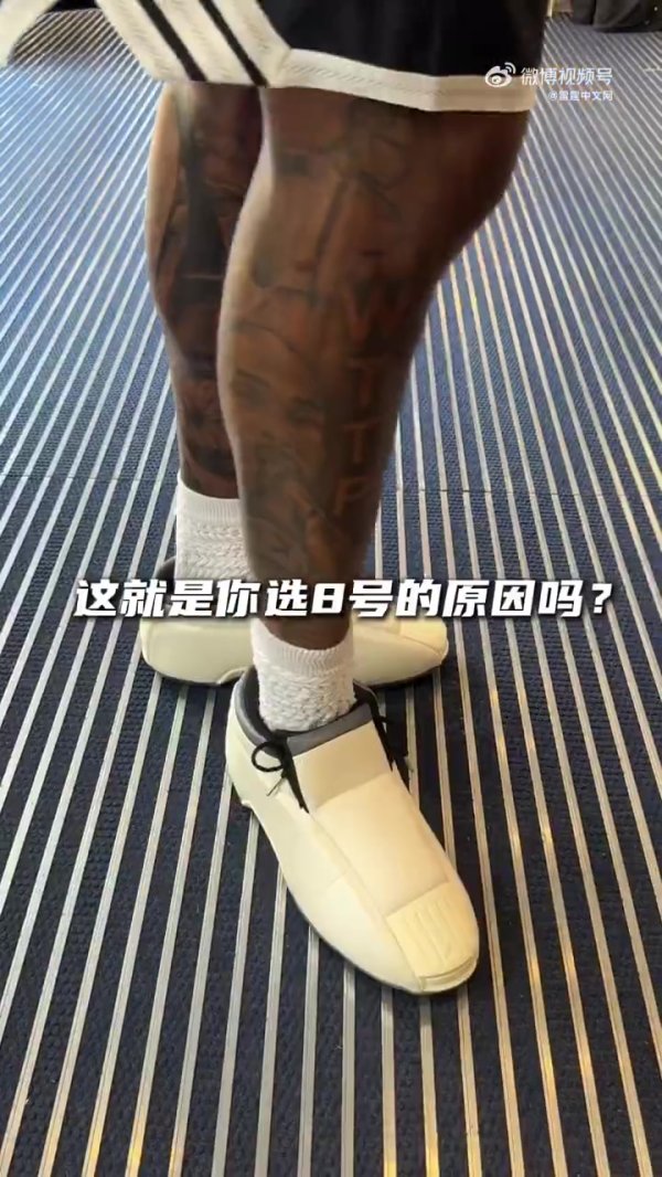 👍好眼光！杰伦威上海探店看见Jennie海报😍回头猛瞅了好几眼