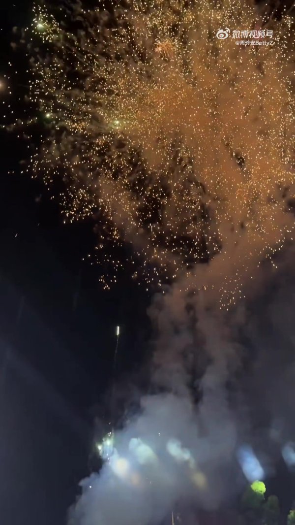 与哈登冒雨揭幕中国首座巨幅哈登运动活动    场  ！周玲安晒现场活动花絮