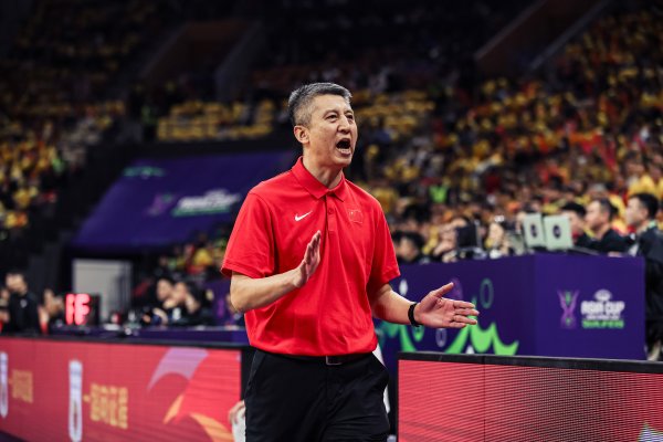 前两场50投23中！中国男篮赛前练习  继续强化远投运动活动    战练习