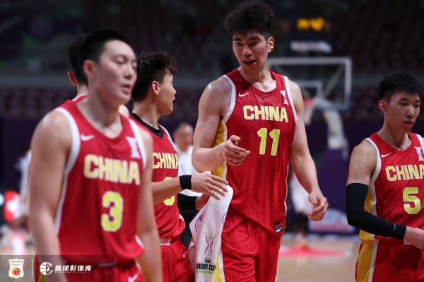媒体人：一开始觉得保八争四 要给中国男篮说对不起 抱歉低估你们