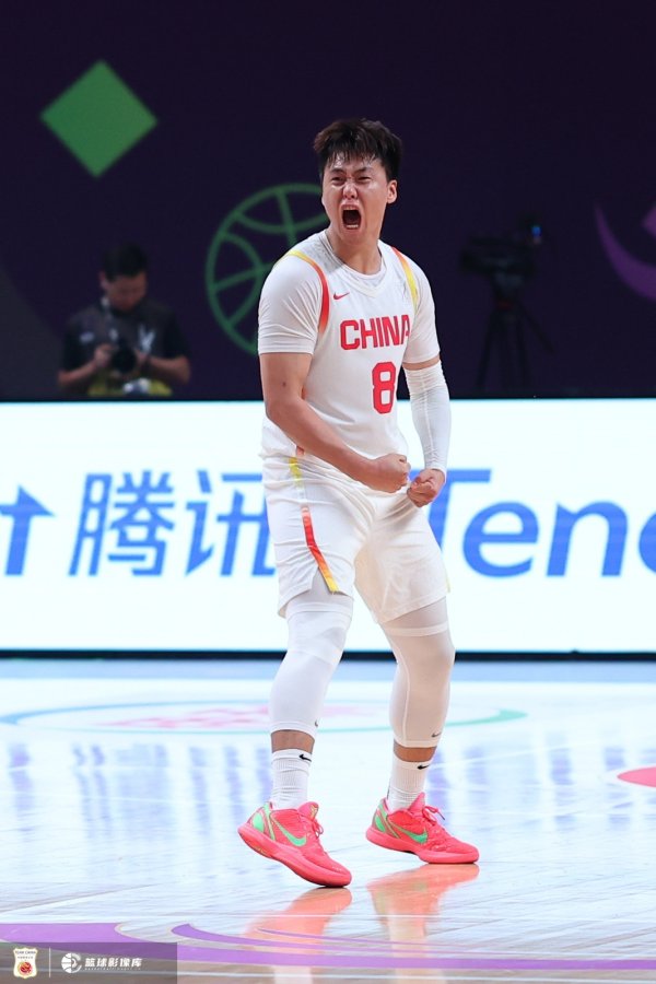 赵睿是中国男篮历史上第一个担任球队第一核心的后场球员吗?