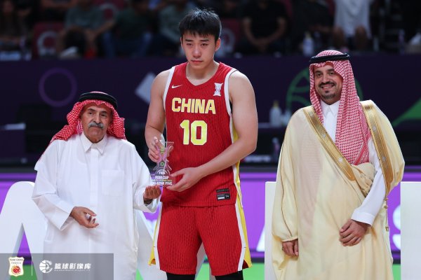 体坛周报：男篮05后年少  风暴！王俊杰杨瀚森赵维伦未来联手？