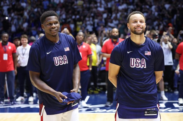 45名库里练习  营学员进入NBA或WNBA 谁让你印象最深？库里：华子