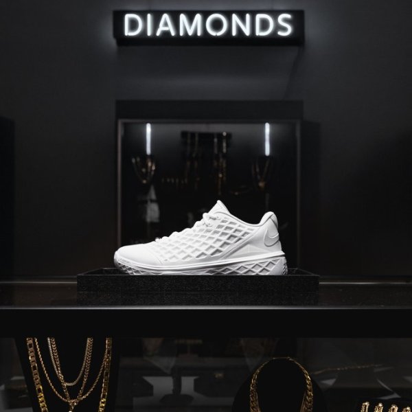 老科的礼物！NIKE官宣将于明年推出KOBE 3 Protro Low