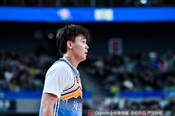 一针见血!媒体人:NBA交易硬货是首轮、年轻潜力 CBA是部分现金