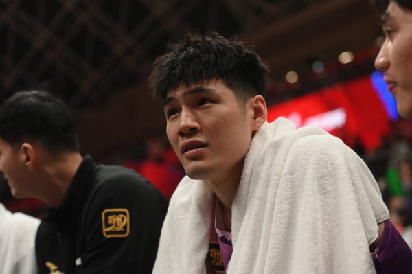 媒体人：陈国豪能在广州得到球权&上场时间 商业价值也会极大提升