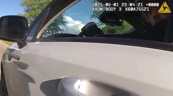 埃迪超速驾驶被交警拦下视频流出 限速88公里路段超越时飙到162