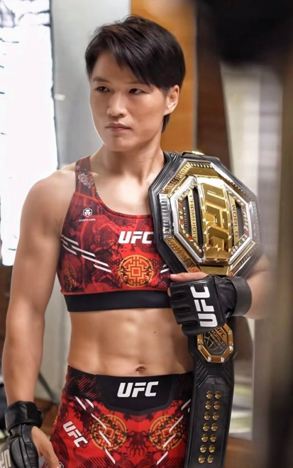 体坛女神大赛之张伟丽：八角笼女王！告诉世界何为东方女性力量！