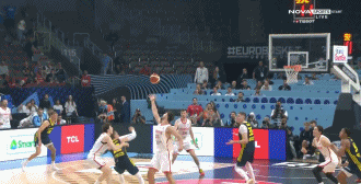 关键时刻很硬!申京大帽对手 随后防守反击跟进双手暴扣!