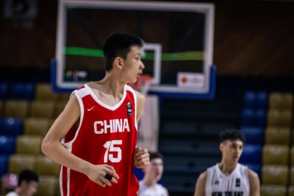 攻防俱佳！赵博新后备  10中6砍17分11板 抢到4个前场板&送3次封盖