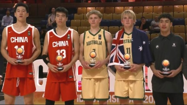 入选最佳阵形    ！张懿赵杰场均16.2分4.5板4.5助 张子一11.2分8.5板