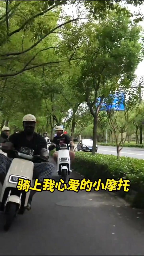 奥胖回忆中国行骑电动车：老鲨在中国最搞笑的时刻 没有之一！