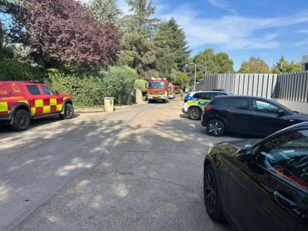 记者:维尼修斯房子火灾的起因是地下室桑拿房起火