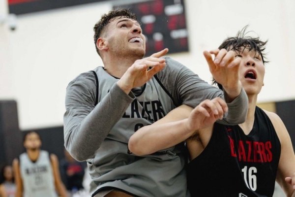 队记：杨瀚森设置掩护和传送球  均偏慢 但他的节奏比克林根稍快