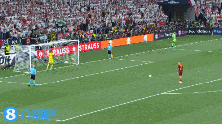 欧联杯总决赛  ，塞维利亚vs罗马罚球决胜  ，曼奇尼十二码球被塞维利亚守门员布努扑出！