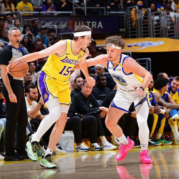 雷迪克：里夫斯造违例  的能力还在进步 你一伸手他就顺势完成动作