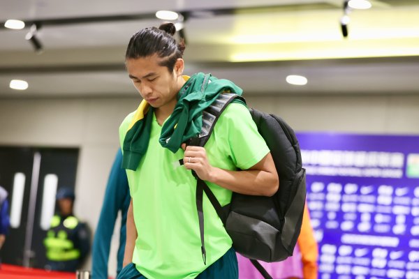 张玉宁：过去两周我们练得非常辛苦 控制住了赛事  但输球很可惜