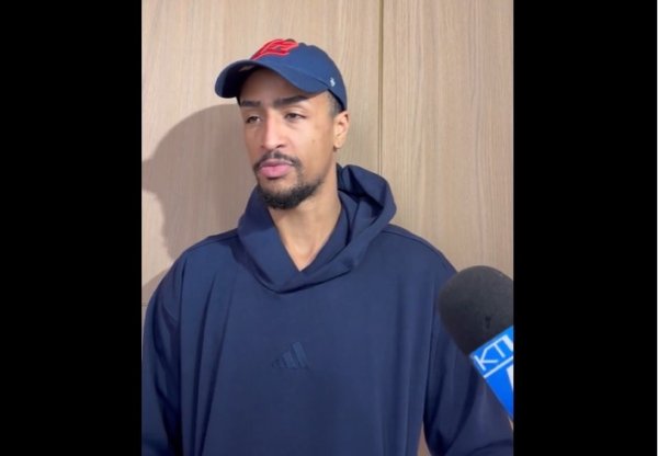 科林斯：队里老将对我高标准要求这是我所需要的 他们帮我很多