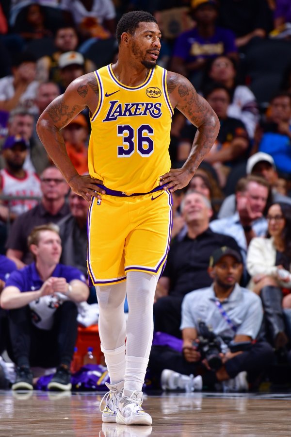 师傅干什么工作的？斯玛特全场出战20分钟 没有一次出手&包括罚球