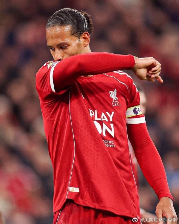 自加盟利物浦以来，范戴克在安菲尔德的英超赛事  中只输了四场👀