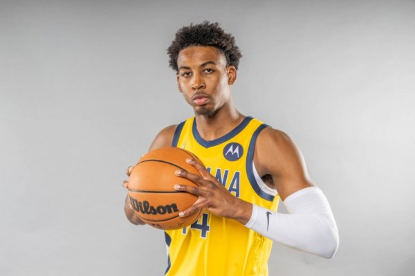 一签一裁！灰熊签下后场球员内特-辛顿！裁掉小查尔斯-布朗！