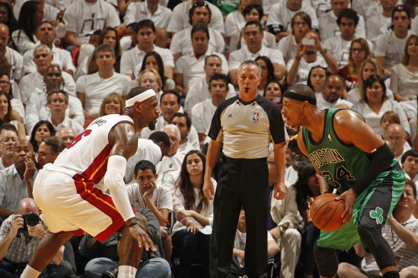 皮尔斯：和老詹角逐  成就了我！我需要他 我觉得他也需要我