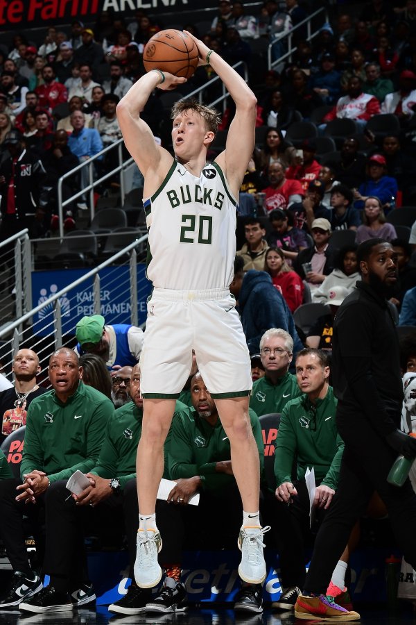 三分神射！AJ-格林4年4500万续签雄鹿 连续三年三分命中率超40%