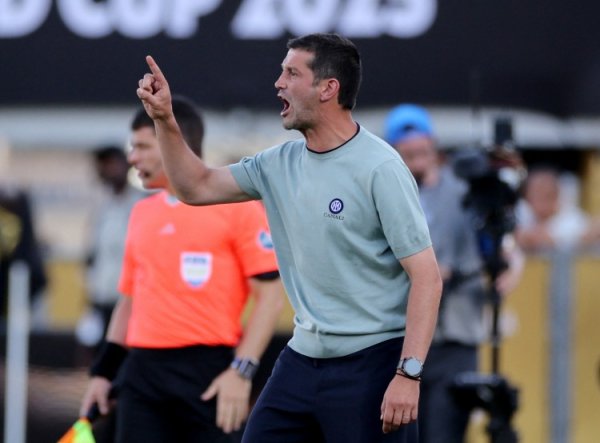 齐沃：不该浪费精力和对方指导教练员争吵，我们因此失去了清醒和冷静