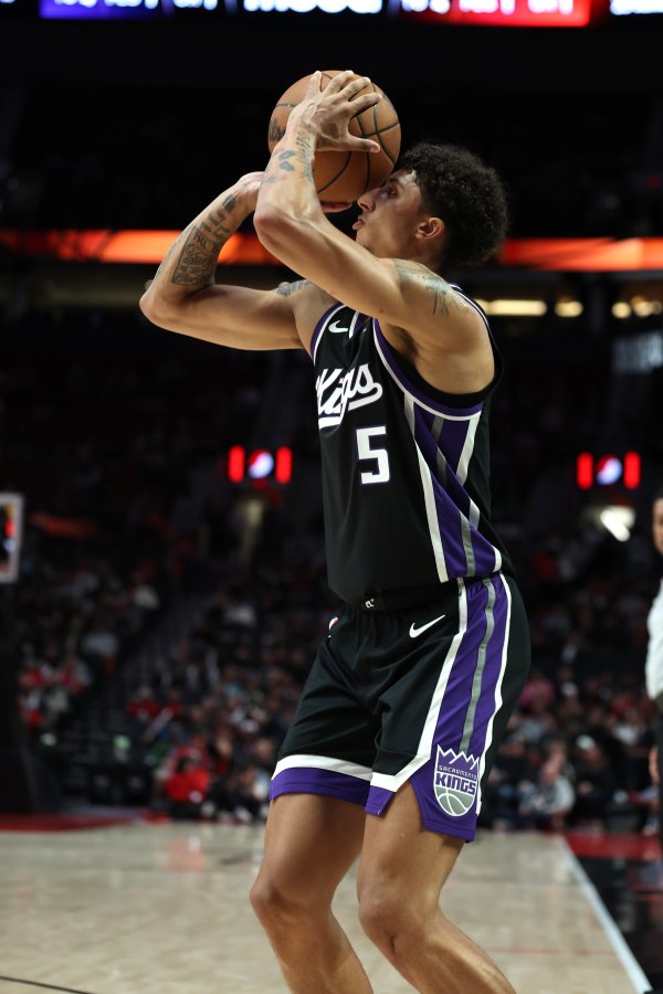 威少：24号秀克利福德是出色球员 接下来他会让很多人感到惊讶