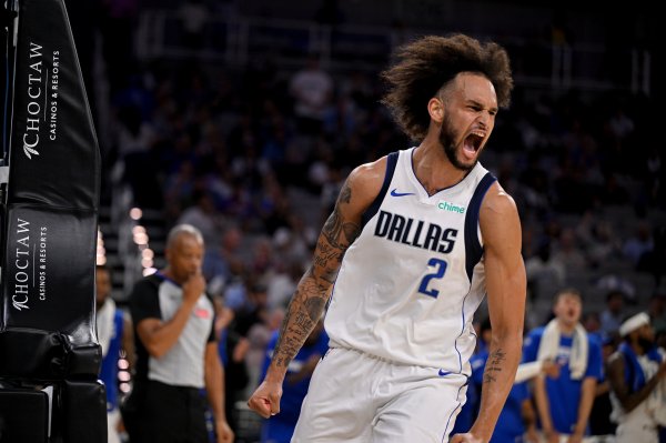 独行侠官方：球队执行五号位莱夫利26-27赛季球队选项