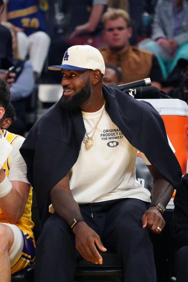 明日对阵勇士！湖人受伤  报告：詹姆斯 蒂耶罗缺阵 克莱伯出战成疑