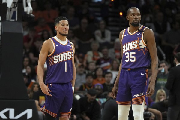 阿门打控卫？尼克-杨：发生在布克身上的事又来了 让人强行打控卫