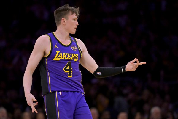 美记：湖人执行克内克特2026-27赛季球队选项 价值420万美元