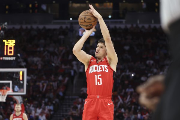 阿里纳斯：火箭选谢泼德的操作太糟了 你已有一个上不了场的白魔