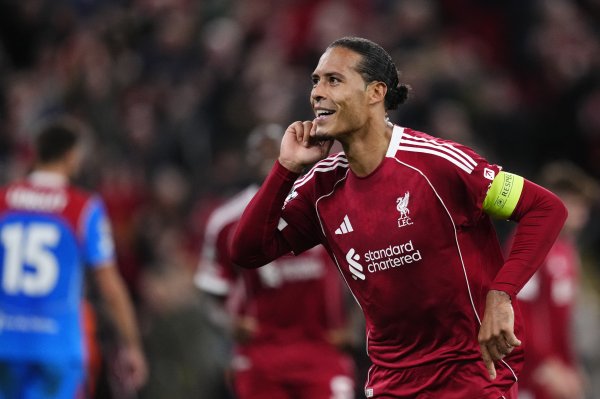 范戴克回应鲁尼批评：上赛季没听他说什么，这很正常 我没有不满